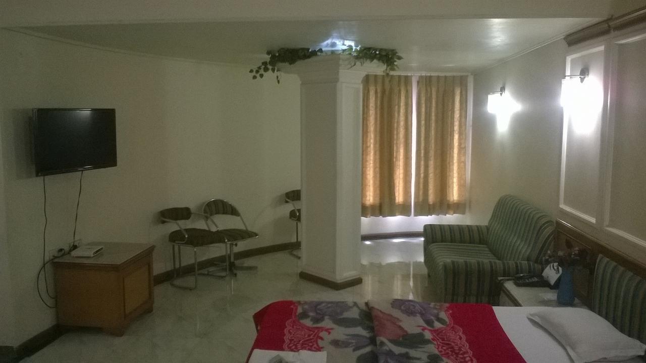 Hotel Unnati Ahmedabad Ngoại thất bức ảnh